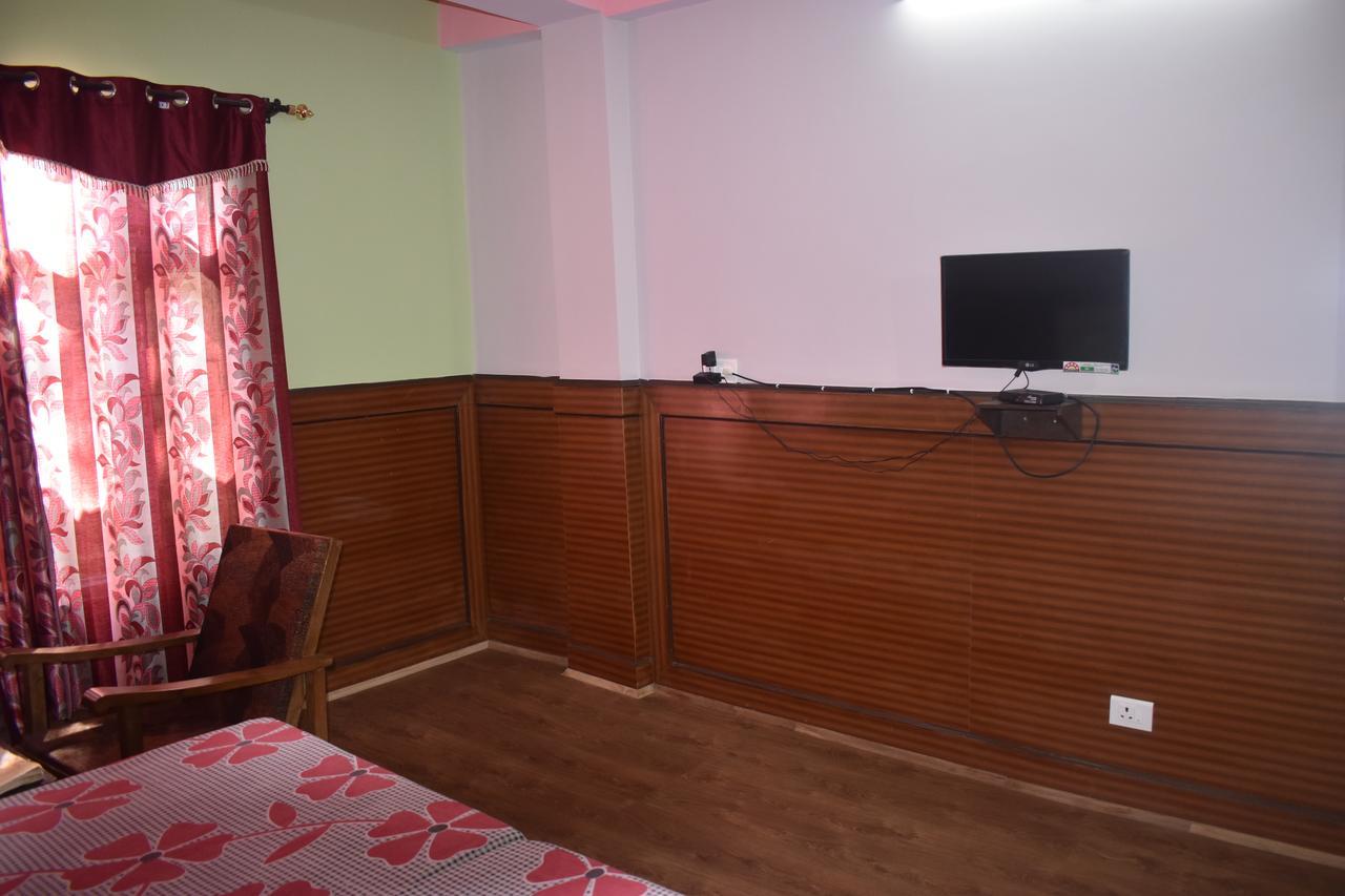 Hotel Snow Flake Rāmpur Екстериор снимка